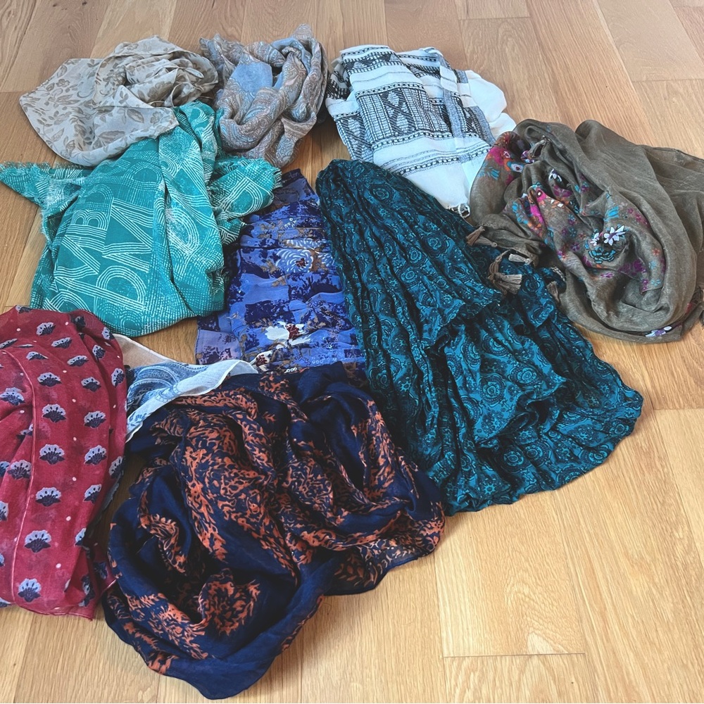 BUNDLE! 9 Scarves